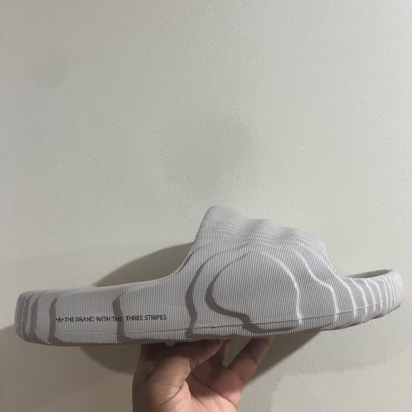 Adidas Yeezy Boost 350 V2 Zebra - Picture 2 of 4